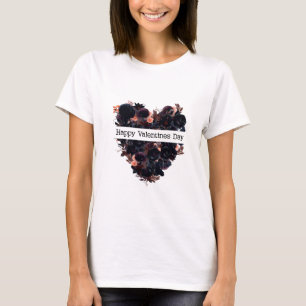 Camiseta Coração gótico feito de flores pretas. Romance esc