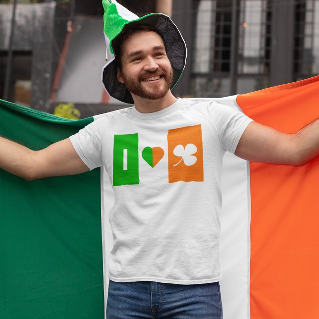 Camiseta Coração Irlandês Trevo Gráfico do Dia de São Patrí (Criador carregado)
