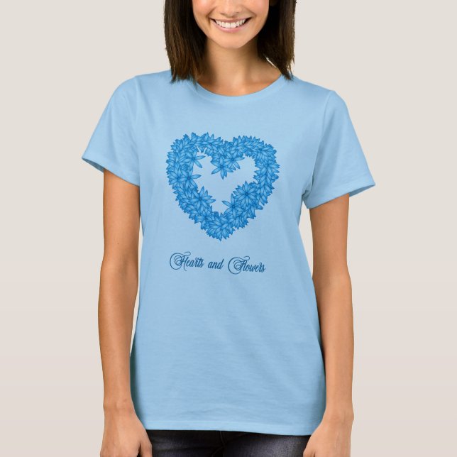 Camiseta Coração Moldada de Flores, Pastel Azul (Frente)