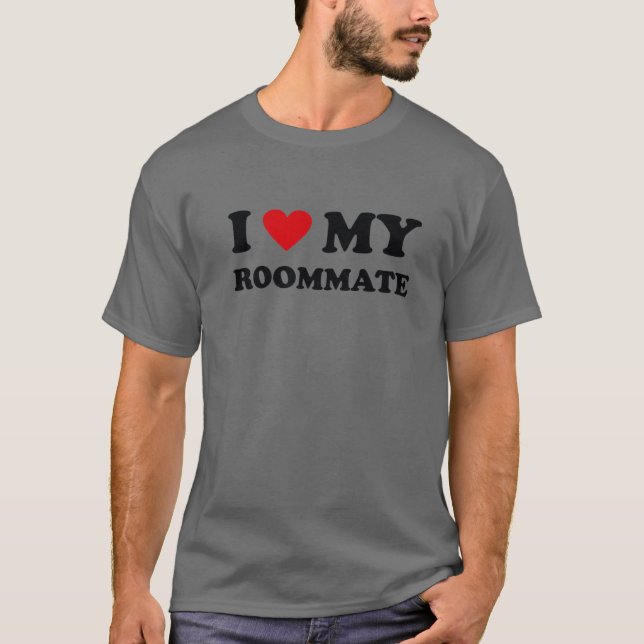 Camiseta Coração Vermelho - Eu Amo Meu Colega De Quarto (Frente)