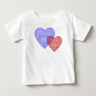 Camiseta Corações com Impressão Rabiscada Patriótica