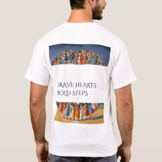Camiseta Corações Corajosos, Passos Negros - Tee de Viagem