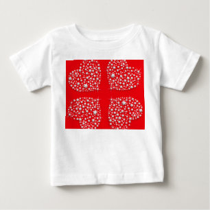Camiseta Corações das Estrelas de Prata em Fundo Vermelho