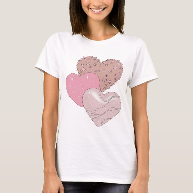 Camiseta Corações Dinâmicos de Prata e Estrelas Design Gráf (Frente)
