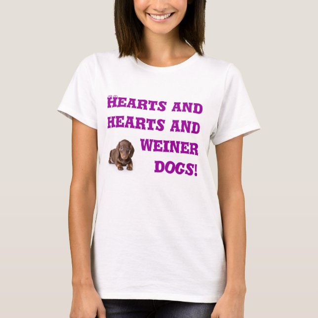 Camiseta Corações e corações e cães do weiner (Frente)