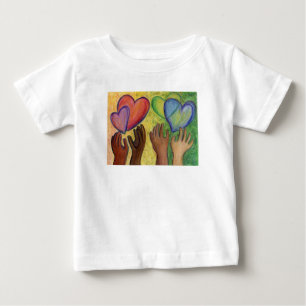 Camiseta Corações e Mãos Adoram Diversidade Artística C