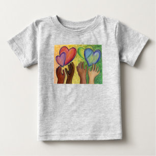 Camiseta Corações e Mãos Adoram Diversidade Artística C