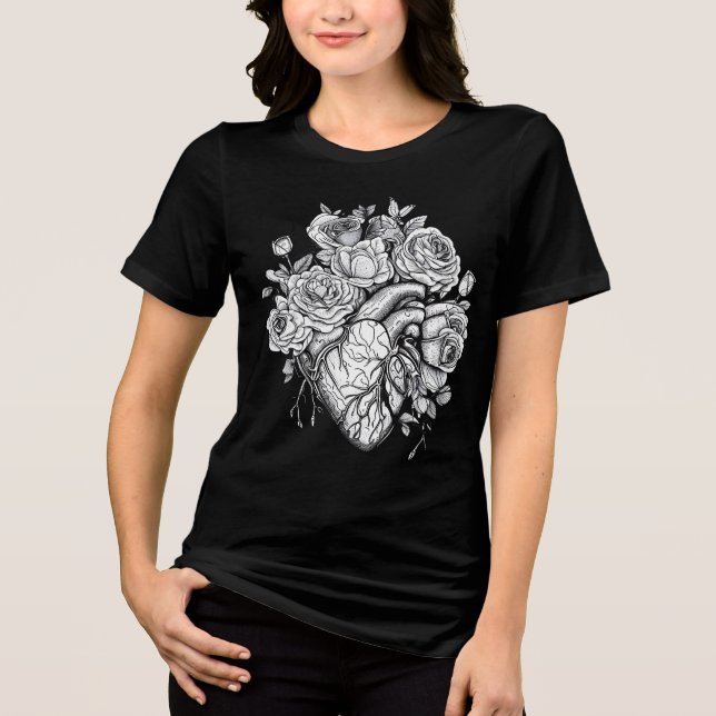 Camiseta Corações e Rosas Tee Romântico Gótico Superdimensi (Frente)