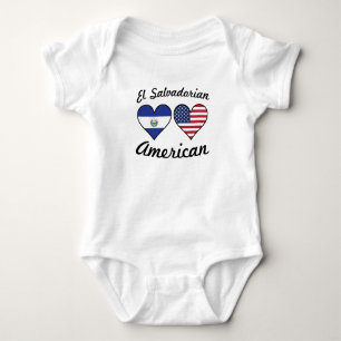 Camiseta Corações salvadorenhos da bandeira americana do EL
