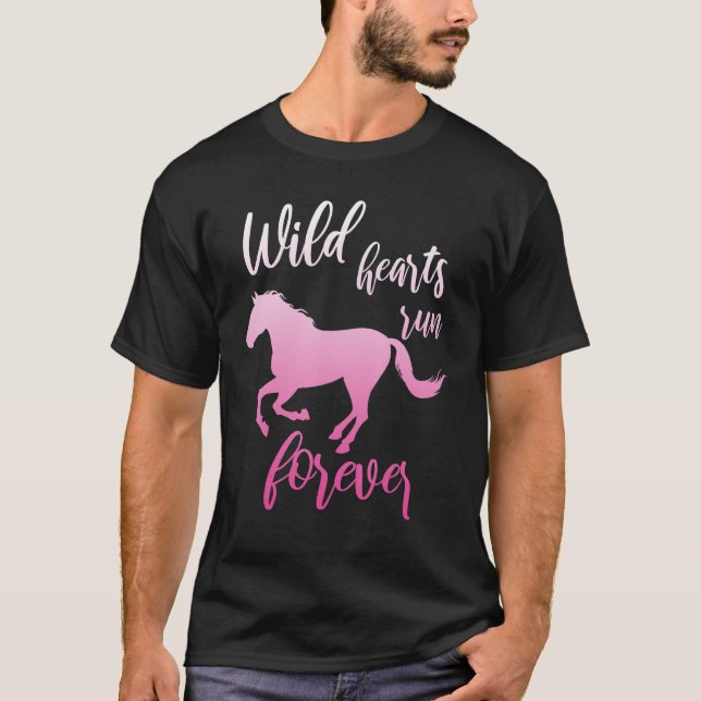 Camiseta Corações Selvagens Correm para uma Menina Equestre (Frente)