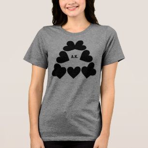 Camiseta Corações Triangulares de Iniciais Personalizadas p