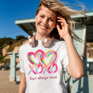 Camiseta Corações XOXO O Amor Sempre Vence Dia dos Namorado