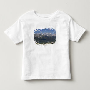 Camiseta Cordilheira e lago sobre de uma montanha