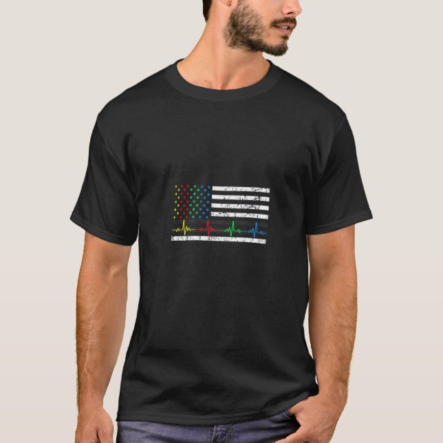 Camiseta Cores da Fita do Coração do Autismo Bandeira Ameri (Frente)