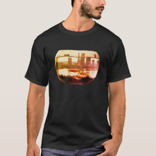 Camiseta Cores Vibe Retro Paisagem Urbana em uma Bola de Pe