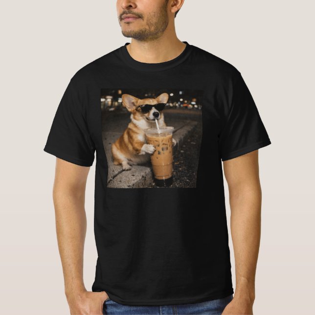 Camiseta Corgi Drinking Iced Coffee Funny Animal Dog Meme (Frente)