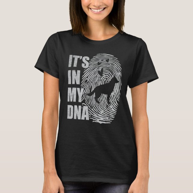 Camiseta Corman Shepherd DNA Cachorro Mãe Cachorro Pai (Frente)