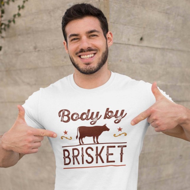 Camiseta Corpo por soquete (man wearing shirt for barbecue lovers - Body by brisket shirt)