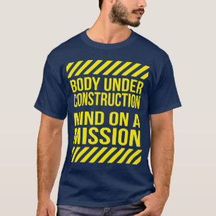 Camiseta Corpo sob a construção, mente em uma missão