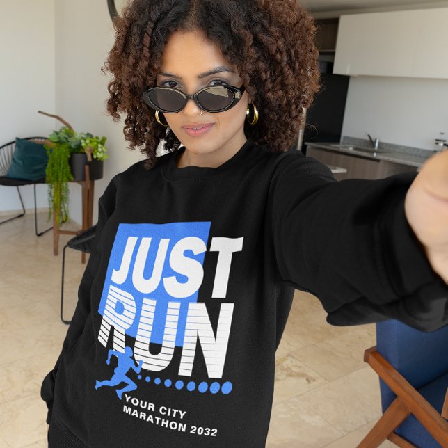 Camiseta Corra a Maratona Azul Raça as Mulheres Escuras (Just Run Blue Marathon Runner Race Women's Dark Sweatshirt)