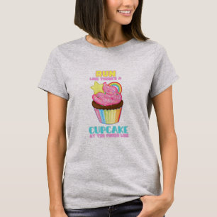 Camiseta Corra como se tivesse um cupcake na linha de chega