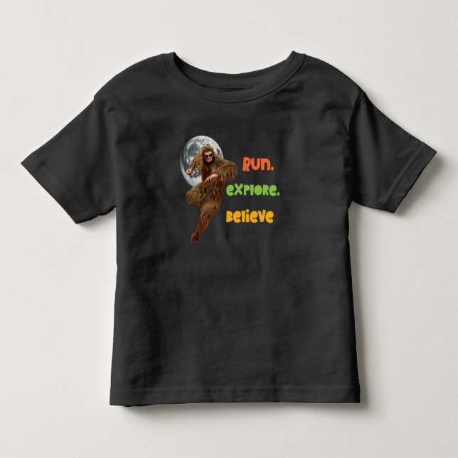 Camiseta Correndo Aventura Sasquatch Acredite Design (Frente)