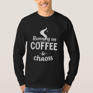 Camiseta Correndo com Café e Tipografia Angustiada
