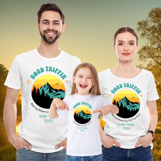Camiseta Correspondência de Viagens Exteriores da Estrada d (Custom family road trip t-shirts with scenic mountain design—perfect for your 2025 adventure togethe)