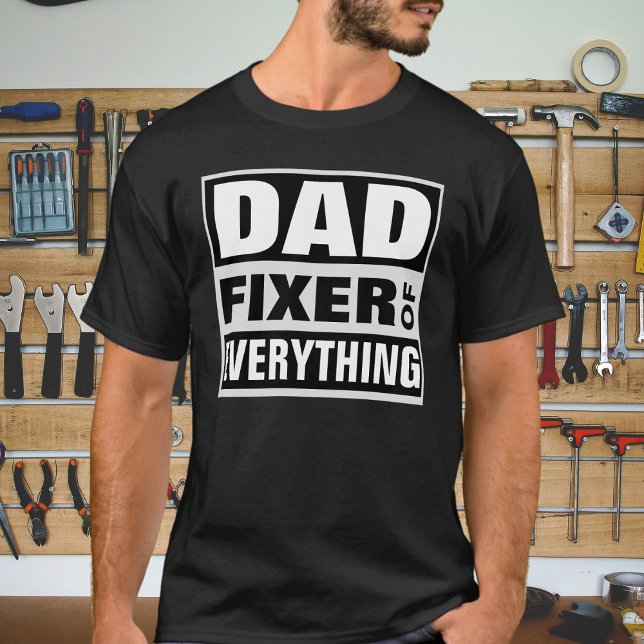 Camiseta Corretor de Pai divertido de tudo (Criador carregado)