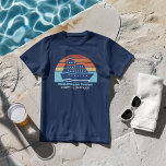 Camiseta Corte de Família de Cruzeiros Personalizados de Co<br><div class="desc">Camisas legal e personalizadas de cruzeiro em azul marinho para sua reunião familiar ou viagem de férias de primavera às Bermudas,  Bahamas ou O Caribe. Personalize essas camisetas bonitas de pôr do sol com seu nome de família e destino ou ano.</div>