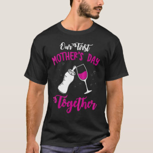 Camiseta Corte nosso primeiro Dia de as mães junto com leit