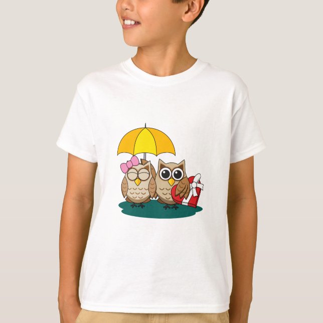 Camiseta Coruja-branca com guarda-chuva e caixa de chocolat (Frente)