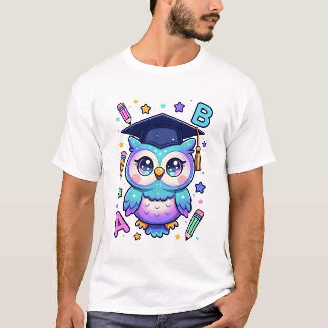 Camiseta Coruja de Formatura em Faíscas Cósmicas (Frente)