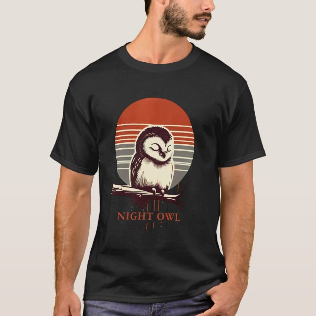 Camiseta Coruja em um galho com lua cheia - Ilustração Retr (Frente)