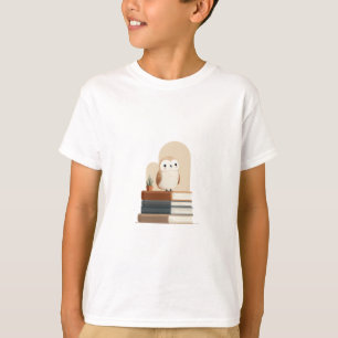 Camiseta Coruja Empoleirada na Pilha de Livros Crianças