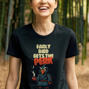 Camiseta Coruja Engraçada Segurando Café Mug