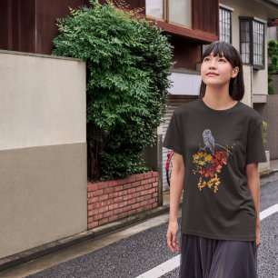 Camiseta Coruja majestosa descansando em uma ramificação de