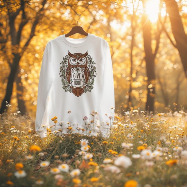 Camiseta Coruja-marrom com design (Brown owl with flowers design T-Shirt
A wise brown owl with a delicate flower design and the sentime)