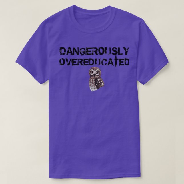 Camiseta Coruja Perigosamente Sobreeducada Estudante De Cor (Frente do Design)