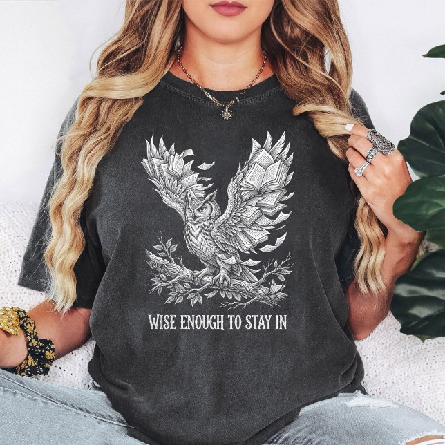 Camiseta Coruja Sábia Com Asas de Livro (Criador carregado)