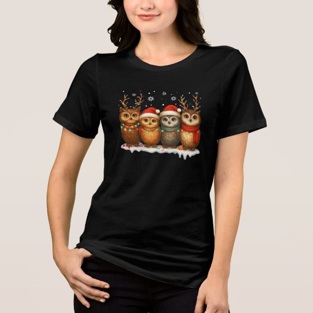 Camiseta Corujas de Natal Fofas com Chapéus de Papai Noel e (Frente)