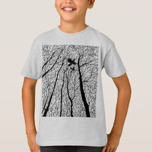 Camiseta Corvos em Silhueta nas Árvores de Inverno