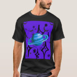 CAMISETA COSMIC PLANET GRAPHIC ART<br><div class="desc">Cosmic Planet Graphic Art captures the mysterious beauty of the universe through vibrant planets, glowing stars, and deep cosmic colors. The design reflects the wonder of space, where planets float in endless galaxies surrounded by light and energy. With modern graphic elements and imaginative details, the artwork creates a sense of...</div>