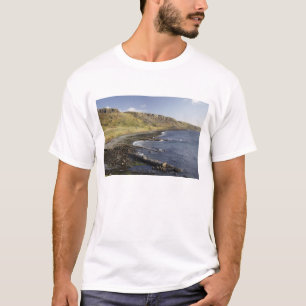 Camiseta Costa em Duntulm, Ilha de Skye, Escócia, Reino Uni