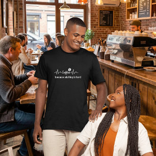 Camiseta Cota de Trabalho de Café Divertida porque adultera