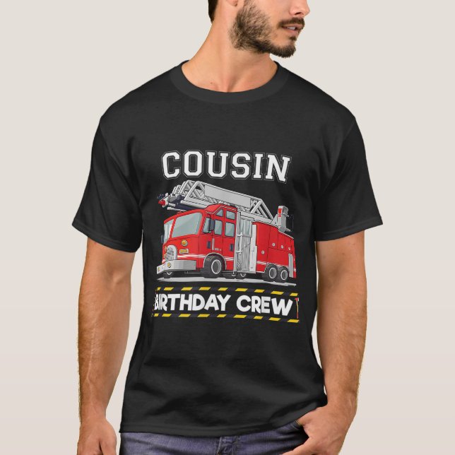 Camiseta Cousin Birthday Crew Matando Bombeiro Familiar (Frente)