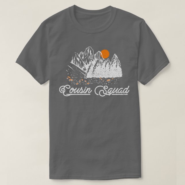 Camiseta Cousin Camping Squad (Frente do Design)