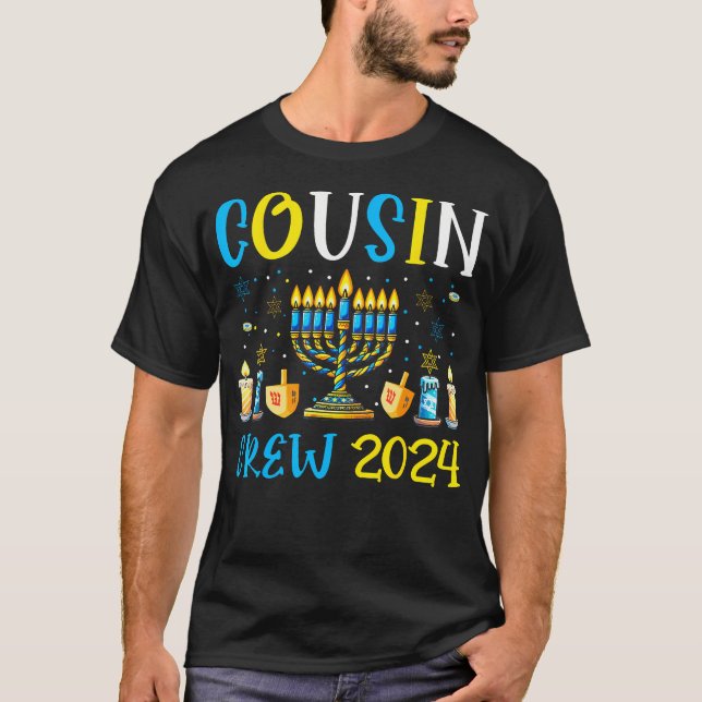 Camiseta Cousin Crew 2024 Hanukkah Family Costume Menorah D (Frente)