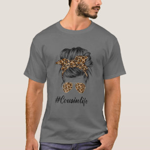 Camiseta Cousin Life Messaging Hair Bun Leopard Imprime as