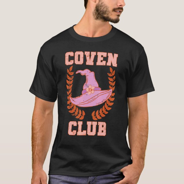 Camiseta Coven Club Halloween Spooky Fall Vibes Witch Boho (Frente)